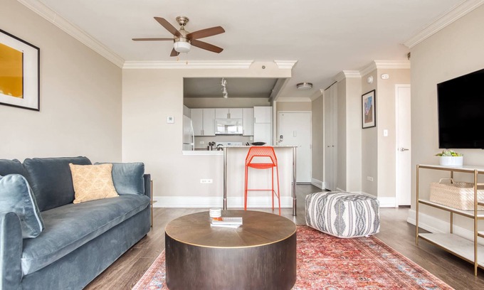 Old Louisville Apartment | TWO 800 Tower CozySuites w/ sky pool, lounge! 8FLR