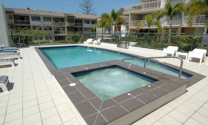 Burleigh Heads Apartment | Two Bed Apartment in the heart of Burleigh Heads