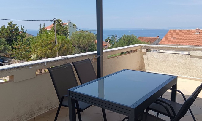 Lun Apartment | Two bedroom apartment with terrace and sea view Lun, Pag (A-24796-d)