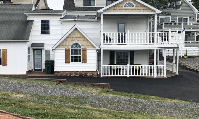 Solomons Apartment | Two bedroom two bath home on charming Solomons Island