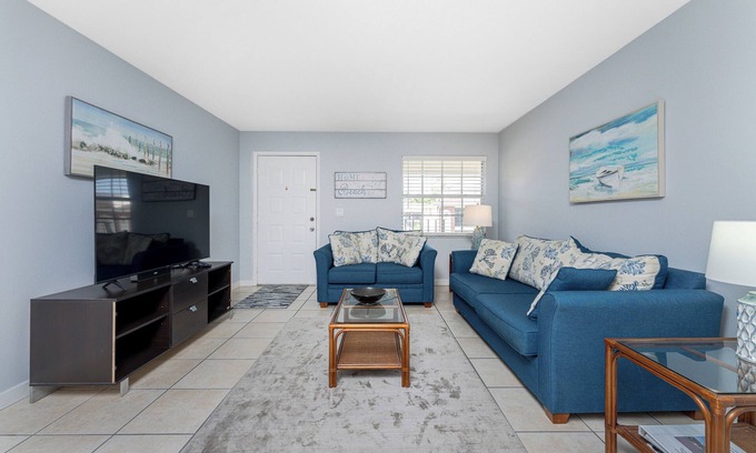 Englewood Condo | Two bedroom, two bathroom condo less than 10 minutes to Manasota Key.