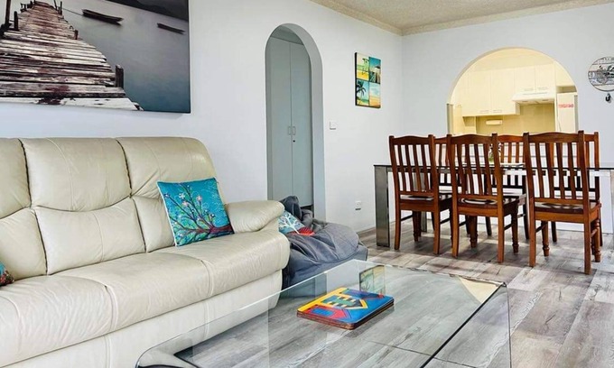 Tuncurry Apartment | Two bedroom unit 2 minutes from the beach.