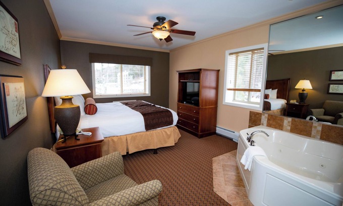 Lincoln Condo | Two bedroom with private hot tub near Loon mountain this winter!