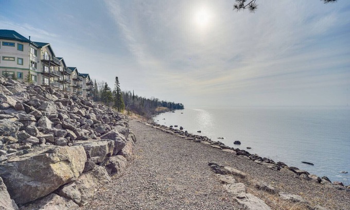 Two Harbors Apartment | Two Harbors Superior Lakefront 3BR Corner | Pool | Hot Tub | Sauna | EV Charger