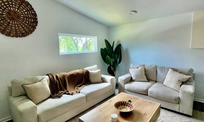 Kansas City House | Two is Better Than One! Double the Space! nLarge Groups Near Entertainment!