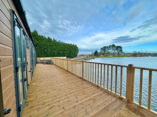 Fence Cabin | Two Neighbouring Luxury Lodges