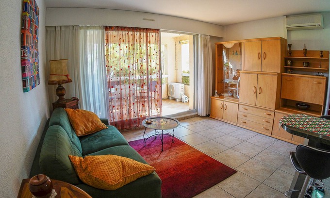 Bandol Apartment | Two rooms standing Bandol, center, everything on foot, absolute calm