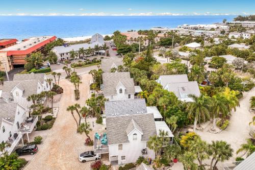 Holmes Beach House | Two Sisters