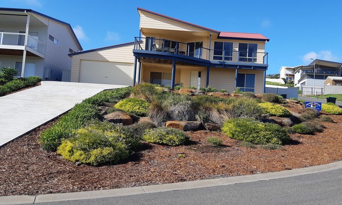 Carrickalinga House | TWO STOREY HOLIDAY HOME - MAGNIFICENT 180 DEGREE SEA VIEWS