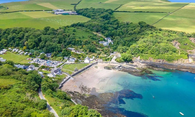 Dinas Cross House | Ty Bychan, Holiday Home Dinas, Sleeps 4, 2 bedrooms, bathrooms