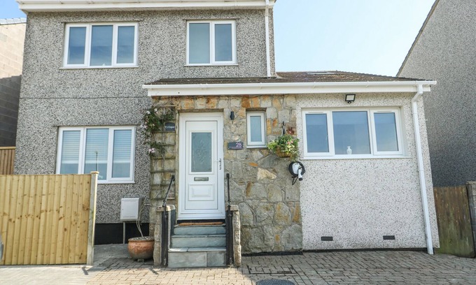 Amlwch Cottage | TY COPR, family friendly, character holiday cottage in Amlwch