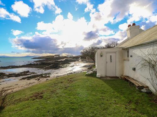 Rhoscolyn House | Ty Gwyn