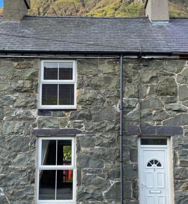 Nant Peris House | Ty'n y Cwm, Nant Peris