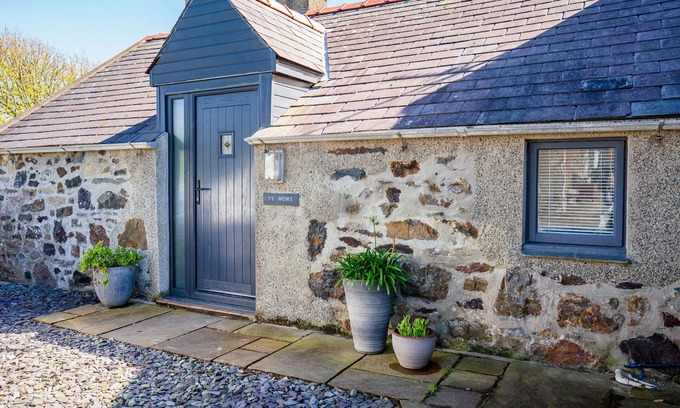 Llanengan Cottage | TY WOMS, romantic, character holiday cottage in Abersoch