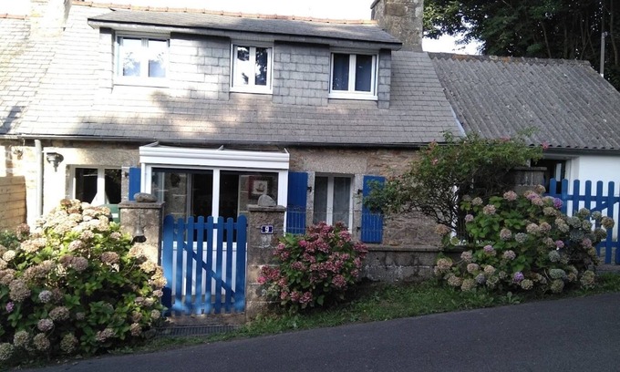Pedernec Cottage | Typical Breton house 20 minutes from the Pink Granite Coast