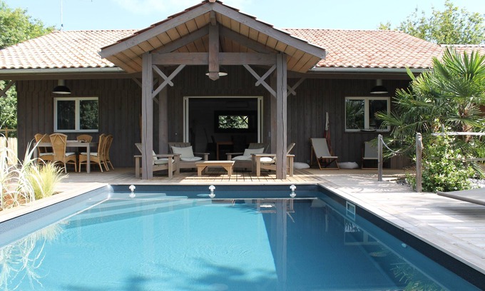 Lege-Cap-Ferret House | Typical wooden villa in Lège Cap Ferret with swimming pool