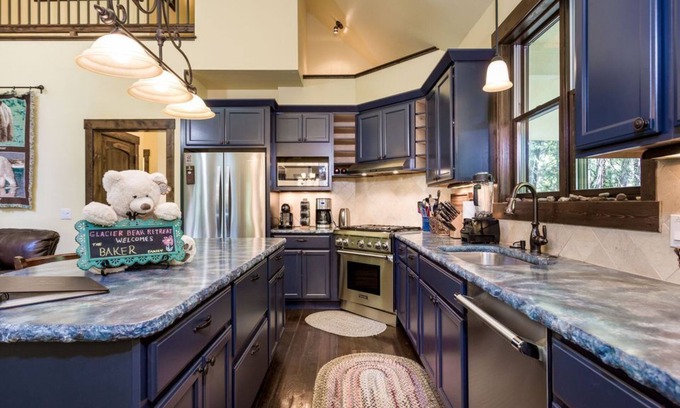 Agpar Cottage | Uber Luxury Home INSIDE Glacier with Hot Tub, Pool Table & Guest House!