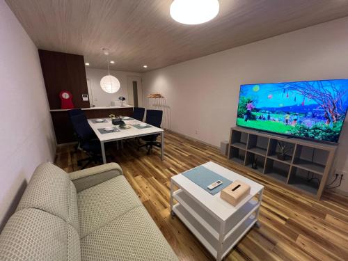 Uchi Machi Apartment | uchimachi301 しげの里リノベーション94平方メートルJR高松駅14分ことでん片原町駅3分メゾネットペントハウス