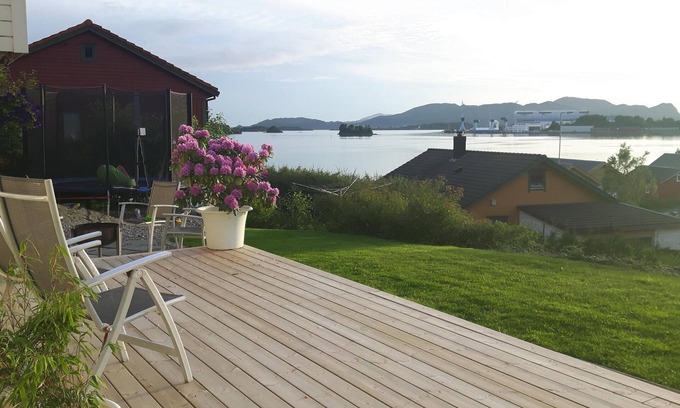 Ulstein Municipality Apartment | Ulsteinvik, Apartment -50m From Fjord /Sjø
