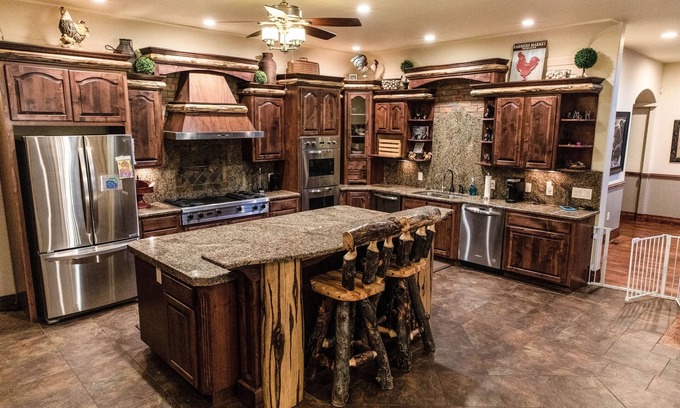 Pinetop Cabin | Ultimate Family Pinetop Escape – Spacious Cabin with Game Room & Theater!