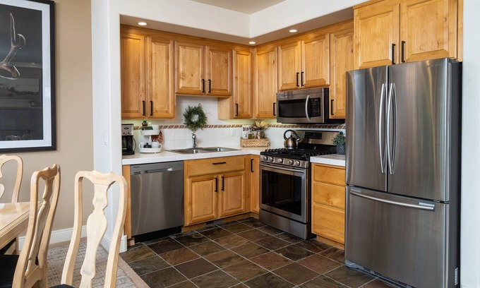 Century West House | Ultimate Summer House Location - Dog Friendly