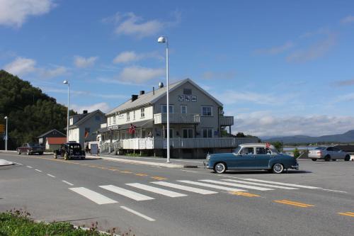 Ulvsvag House | Ulvsvåg Gjestgiveri og Fjordcamping AS