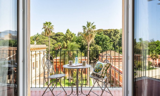 Corso dei Mille - Sant'Erasmo Apartment | Un balcone sull'Orto Botanico by Wonderful Italy