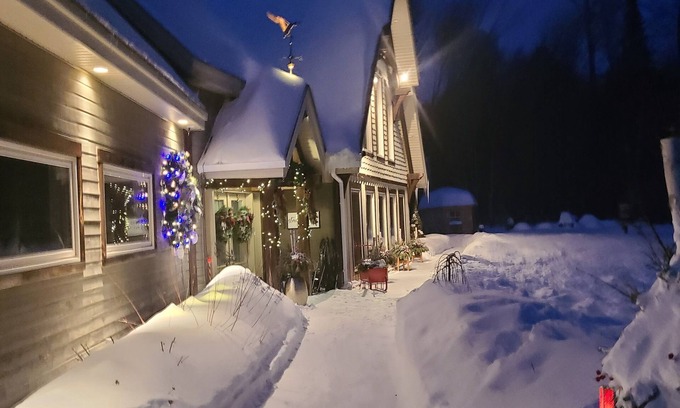 Val-des-Bois Bed & Breakfast | Un endroit pour se détendre, jouer et rêver! / A place to relax, play & dream!