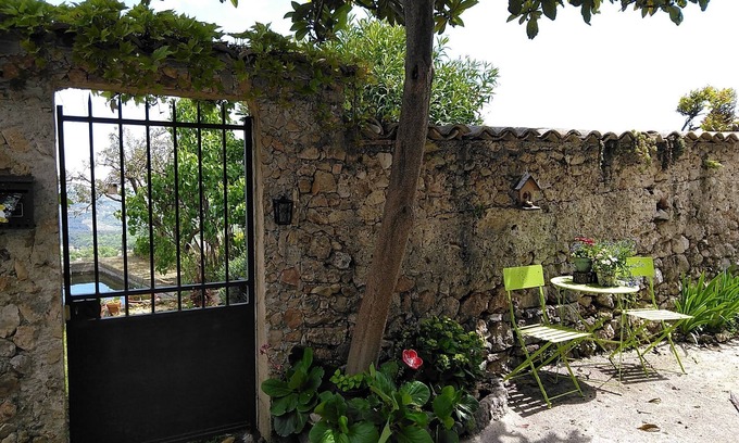 Saint-Jeannet Apartment | Un Jardin Sous les Baous