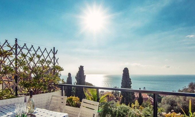 Ospedaletti Apartment | Una Terrazza sul Golfo di Ospedaletti