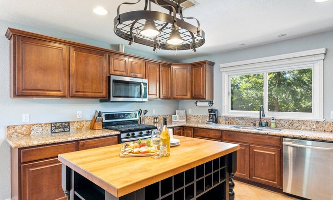 Murrieta House | Uncorked on Hayes-Monthly Rental