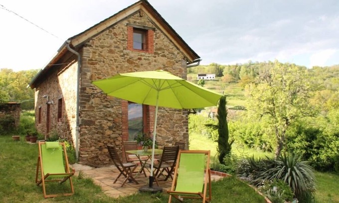 Firmi Cottage | Une Sorcière sur le toit - Gîte* en Aveyron: Countryside and absolute tranquillity!