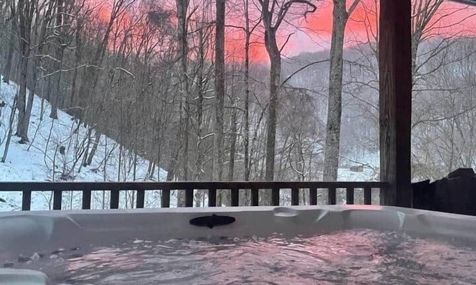 Hot Springs House | Unforgettable Hot Springs Retreat Near Max Patch