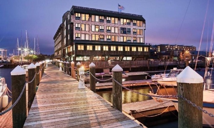 The Point Apartment | Unforgettable New England retreat with a true nautical feel