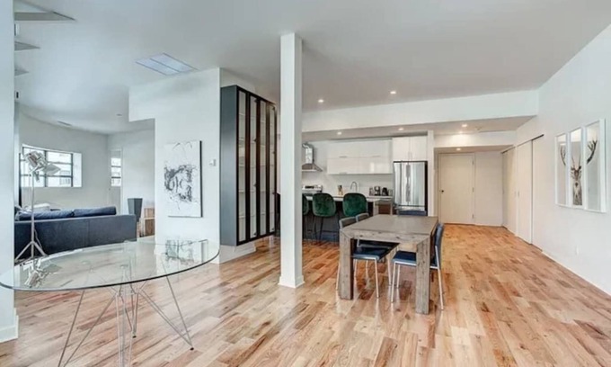 Cote-Des-Neiges—Notre-Dame-De-Grace Condo | Unique 2500 sqf 2 bedrooms, 2 bathrooms sleep 7