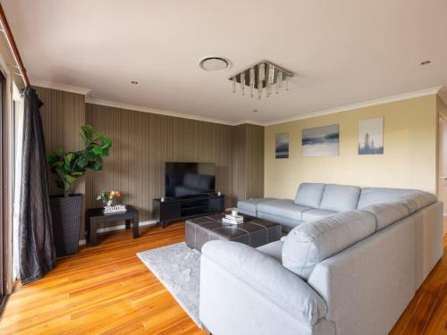 Stretton House | Unique Modern 4BR House for Your Getaway Stretton