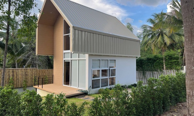 Ko Pha-ngan House | Unique Mountain Sun Guesthouse with WiFi, AC in the heart of Koh Phangan
