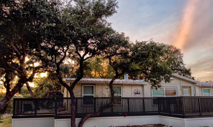 Pipe Creek House | Unique Riverfront Home - Casa Topo at Sparrow Bend