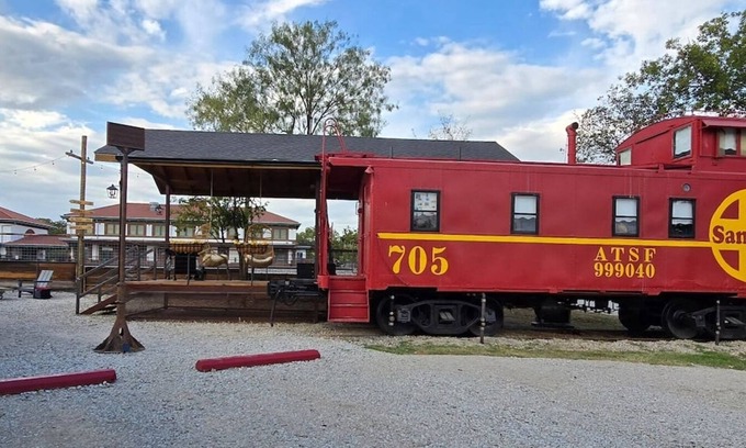 Brownwood Apartment | Unique Santa Fe Caboose Experience