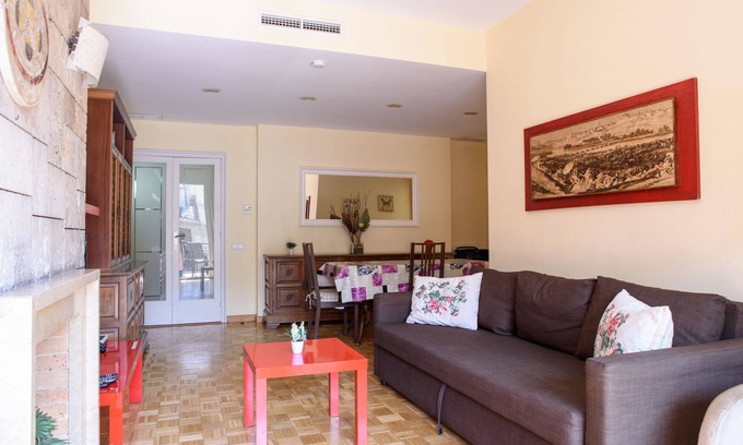 Sant Antoni Apartment | Unique & Spacious Flat4BR | Terrace | Balcony Parking 20m Ramblas Walking Distance