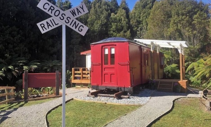 Greymouth Cottage | Unique Train carriage 100+ years old - Te Pahika