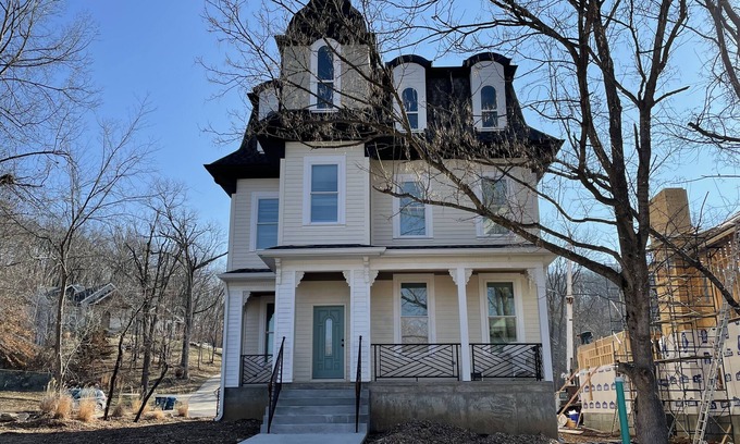 Ballwin House | Unique Victorian Experience Near Everything