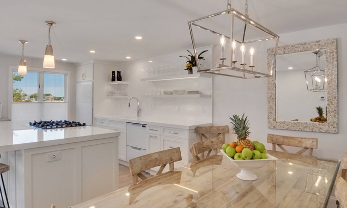 Hyannis Condo | Unit 143 Poolside 4BD-A/C, Private Balcony, Association Beach & Pool