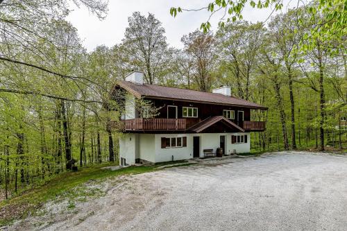 Killington House | Unit 2 - Retro Ski Chalet