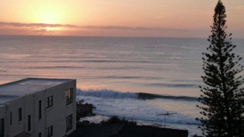 Caloundra Apartment | Unit 5 Sanctuary Shores, Kings Beach - Free Wifi!