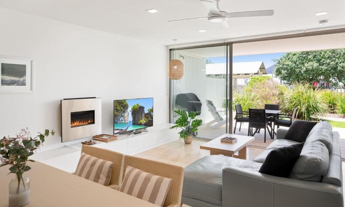 Rainbow Beach House | Unit 7 Plantation Resort Rainbow Beach