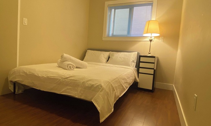 Fraserview House | Unit O - Cozy 1 Bedroom Suite