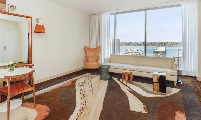 Downtown Seattle Hotel | Unwind in 3 Luxurious Rooms with Marble Ensuite - Near Seattle Art Museum!