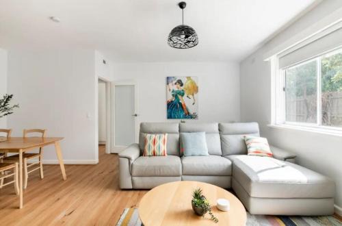 Moonee Ponds Apartment | Unwind in style only 7km from CBD