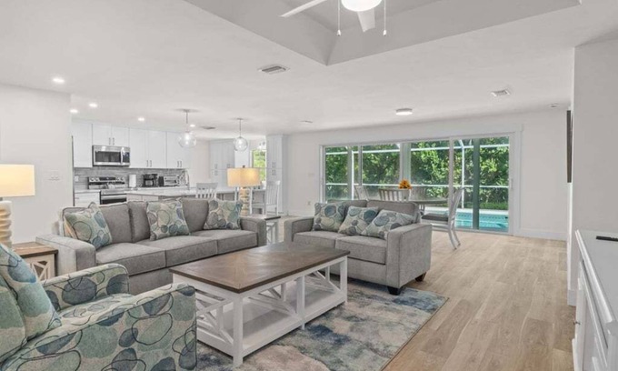 Sanibel House | Unwind in tropical paradise at Sunflower Cottage